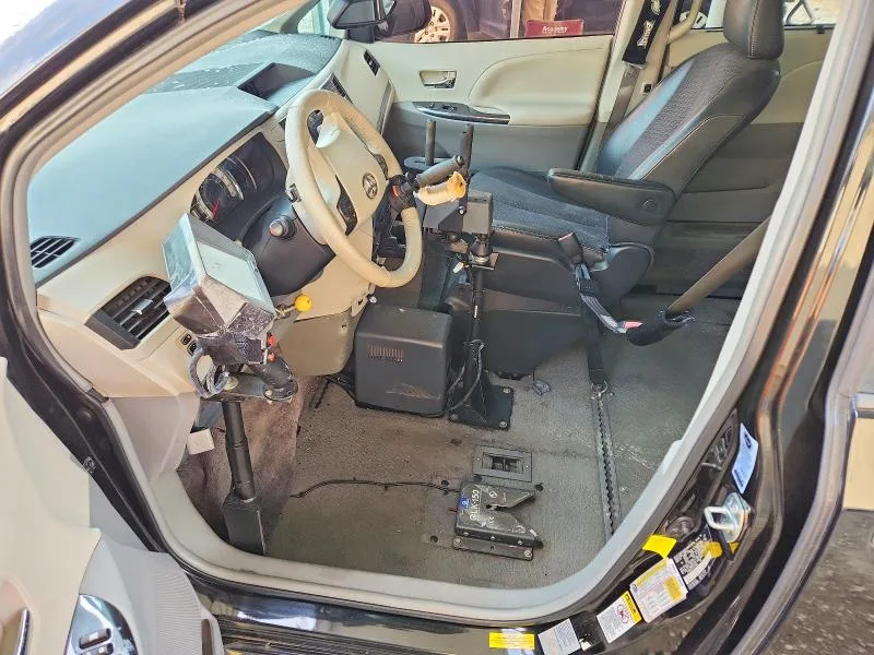 5TDXK3DC1DS310465 — 2013 TOYOTA SIENNA photo 7