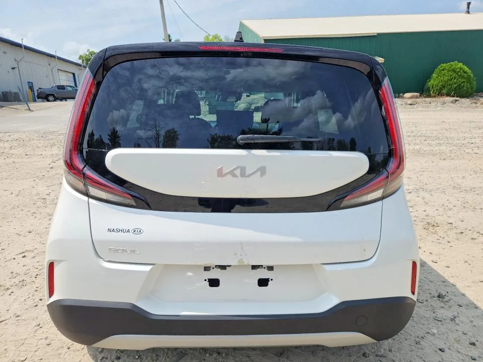 KNDJ23AU8P7867228 — 2023 KIA SOUL photo 6