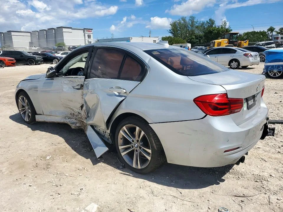 WBA8B9G35HNU53883 — 2017 BMW 330 photo 2