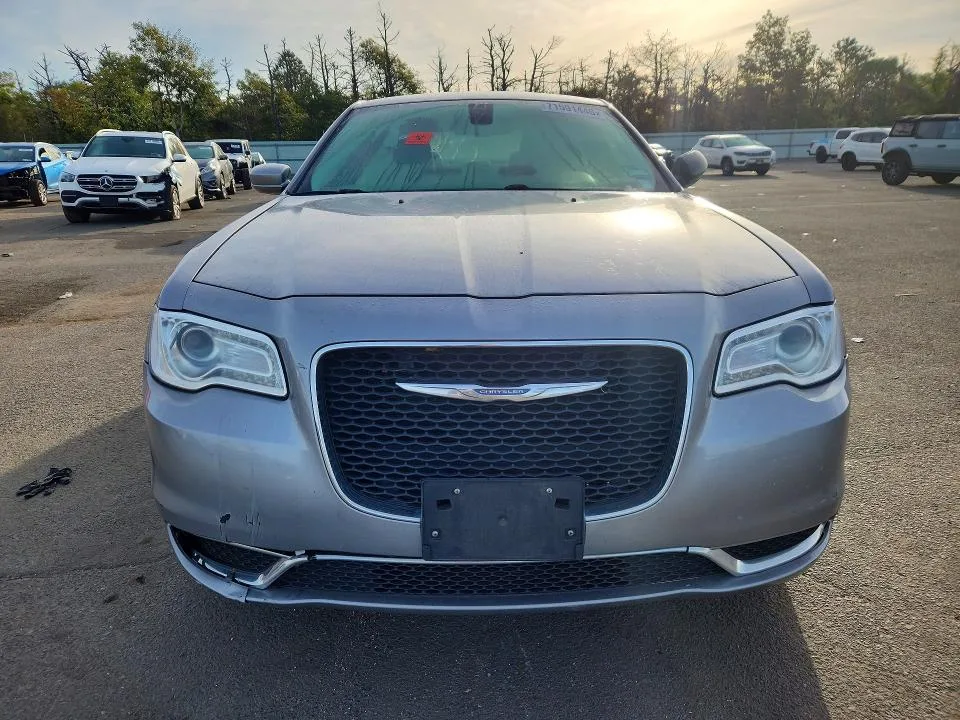 2C3CCARG0HH637394 — 2017 CHRYSLER 300 photo 5