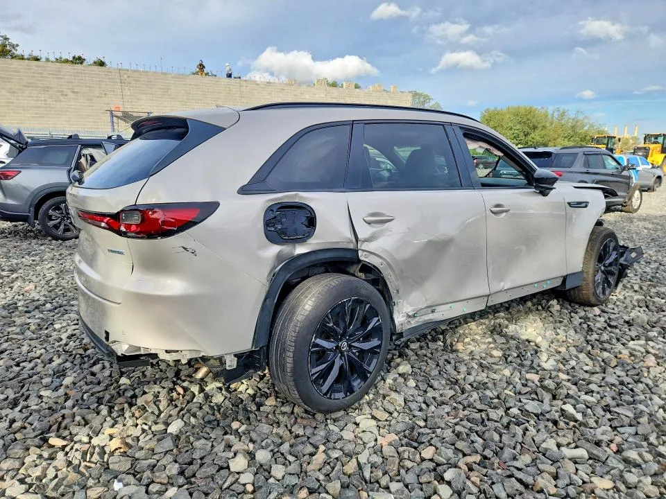 JM3KKCHA7S1249367 — 2025 MAZDA CX-90 photo 3