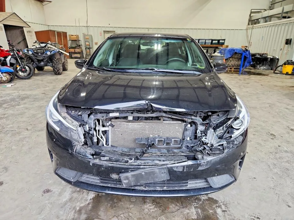 3KPFK4A76HE087929 — 2017 KIA FORTE photo 5