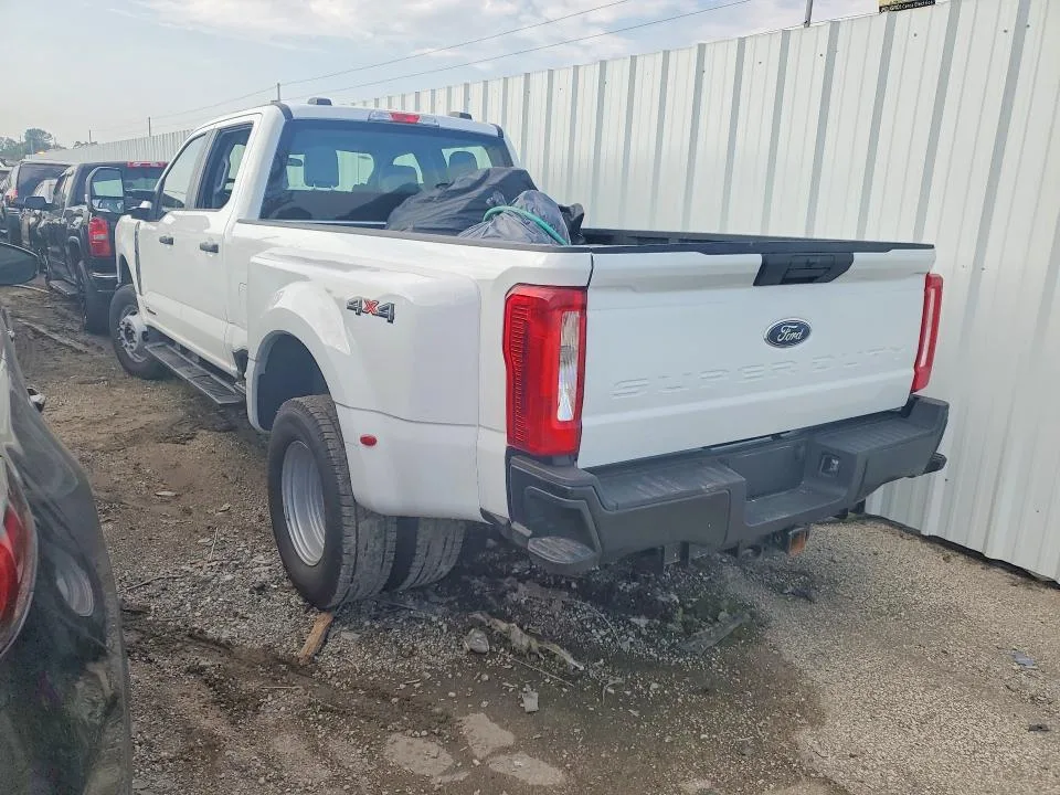 1FT8W3DT7SED26357 — 2025 FORD F350 photo 2