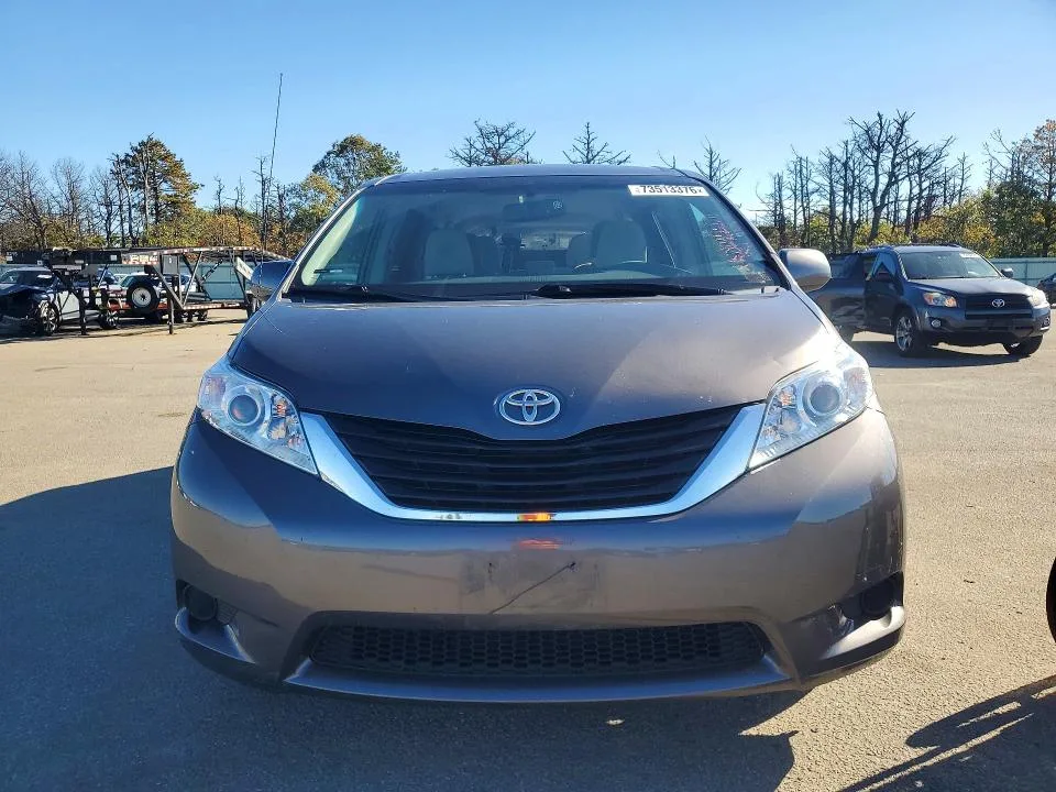 5TDJK3DC4CS036389 — 2012 TOYOTA SIENNA photo 5