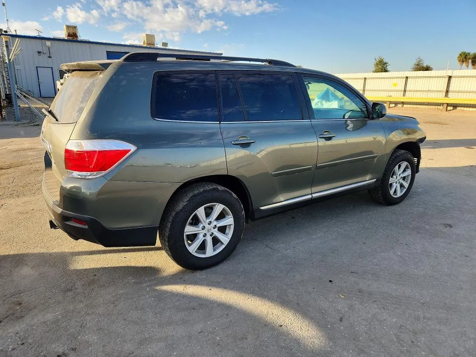 5TDBK3EH8DS210478 — 2013 TOYOTA HIGHLANDER photo 3