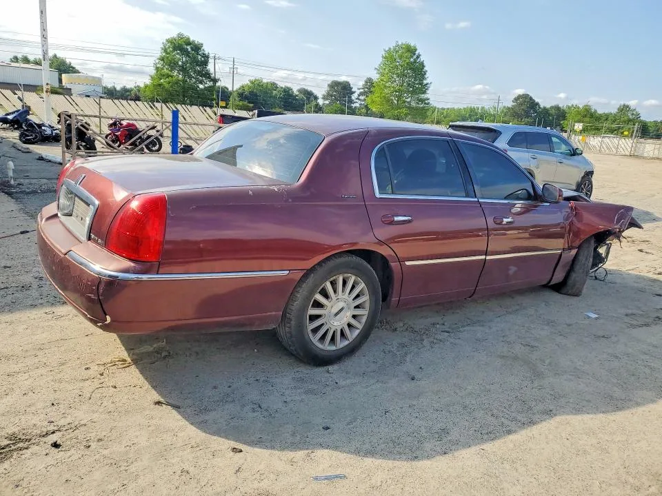 1LNHM81W23Y623601 — 2003 LINCOLN TOWN CAR photo 3