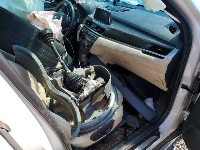 WBXHU7C38J5H41416 — 2018 BMW X1 photo 8