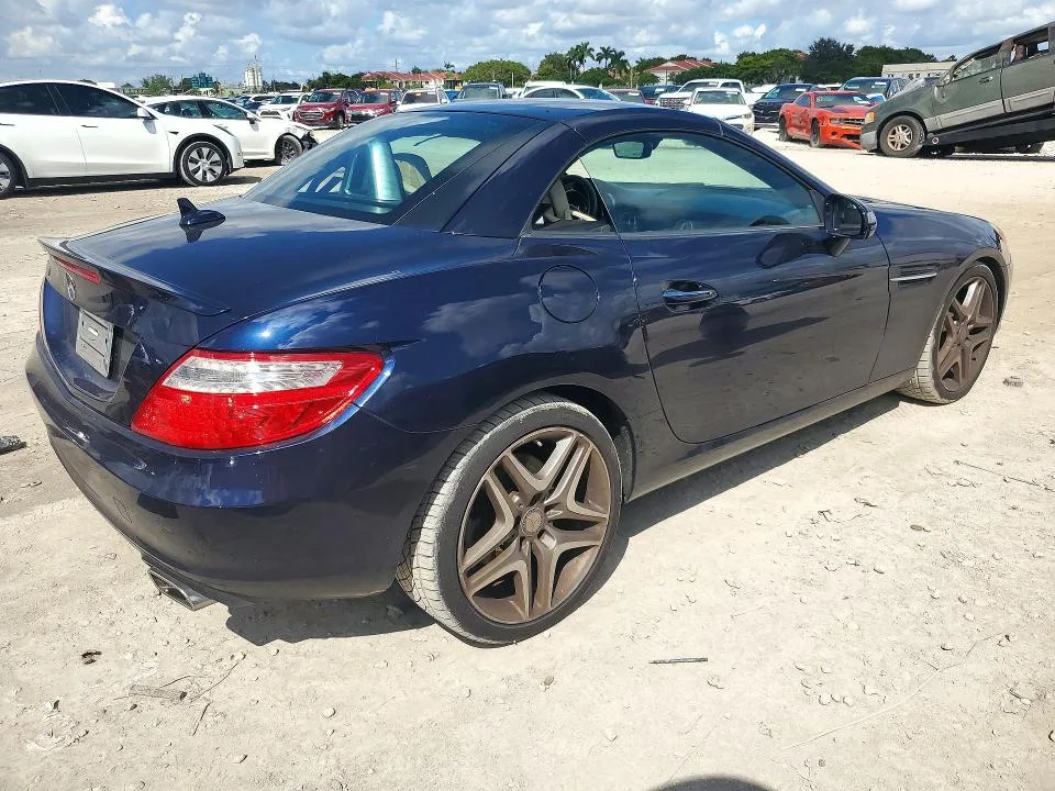 WDDPK5HA4DF051111 — 2013 MERCEDES-BENZ SLK photo 3