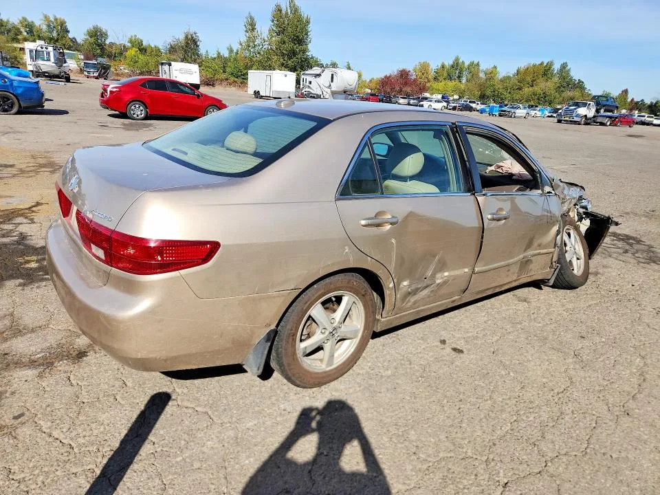 1HGCM56815A085638 — 2005 HONDA ACCORD photo 3