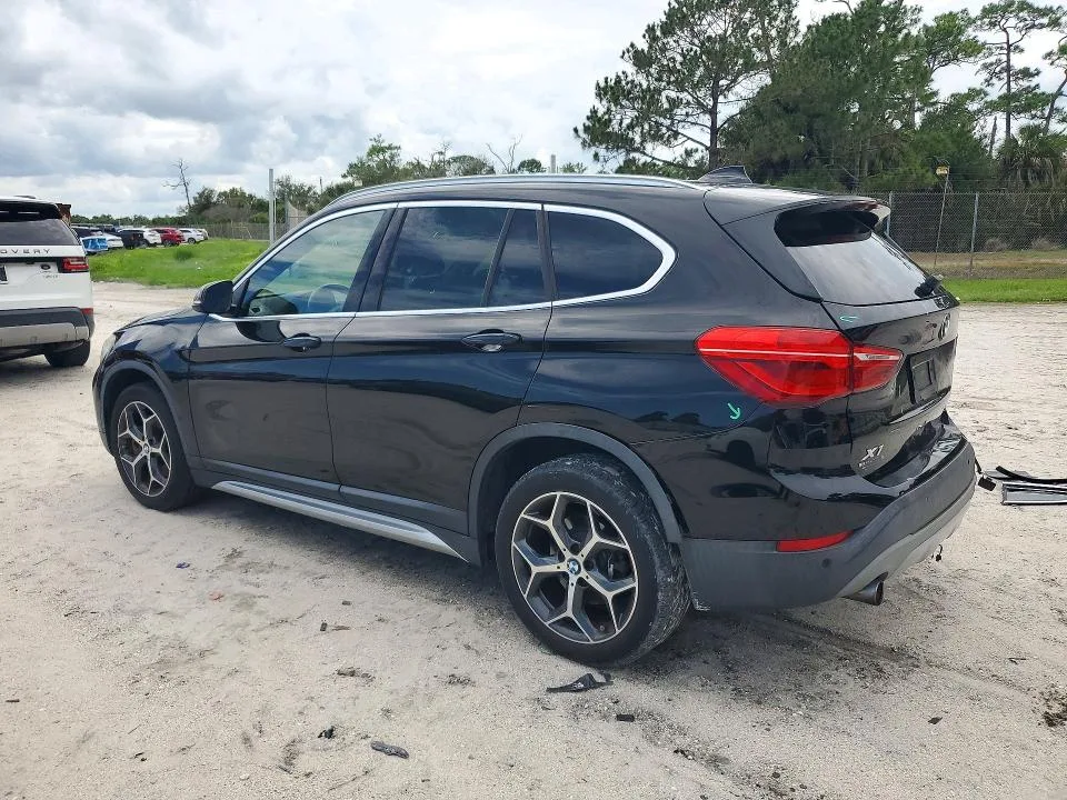 WBXHU7C56K5N49783 — 2019 BMW X1 photo 2
