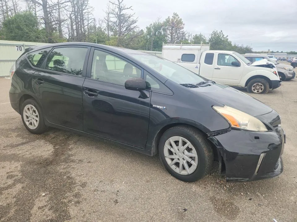 JTDZN3EUXE3360517 — 2014 TOYOTA PRIUS V photo 4
