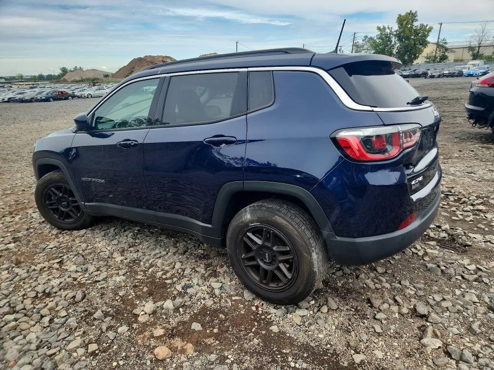 3C4NJDBB9JT138603 — 2018 JEEP COMPASS photo 2
