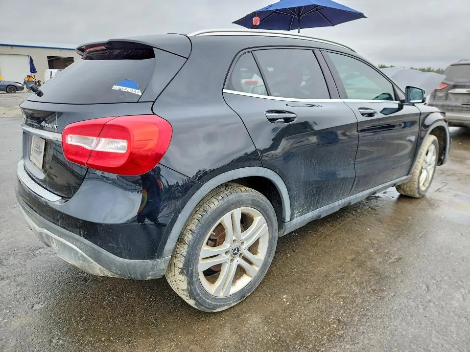 WDCTG4GB0JJ406809 — 2018 MERCEDES-BENZ GLA photo 3