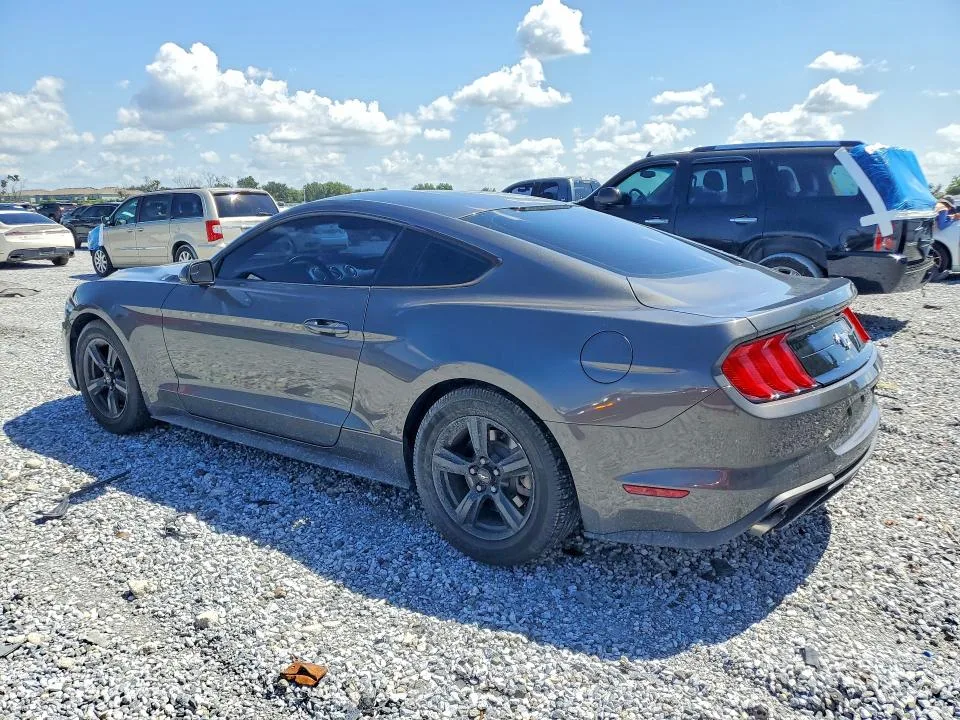 1FA6P8TH1J5179228 — 2018 FORD MUSTANG photo 2