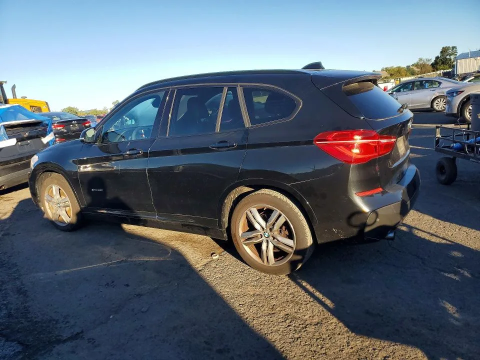 WBXHU7C31HP924653 — 2017 BMW X1 photo 2