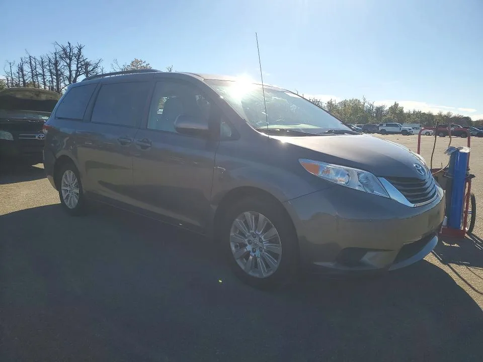 5TDJK3DC4CS036389 — 2012 TOYOTA SIENNA photo 4