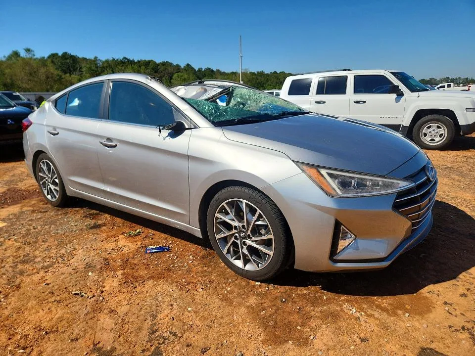 5NPD84LF3LH565156 — 2020 HYUNDAI ELANTRA photo 4