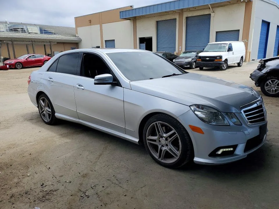 WDDHF5GB1BA267575 — 2011 MERCEDES-BENZ E photo 4