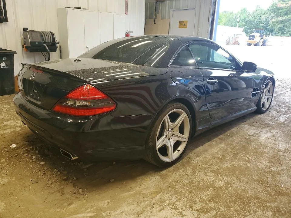 WDBSK7BA0BF164767 — 2011 MERCEDES-BENZ SL photo 3