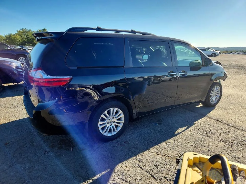 5TDYK3DC6GS758323 — 2016 TOYOTA SIENNA photo 3