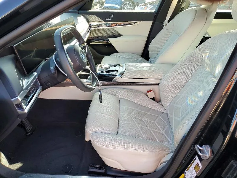 WBY43EJ06RCR30080 — 2024 BMW I7 photo 7