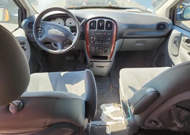 2C4GP44R75R385306 — 2005 CHRYSLER TOWN & COUNTRY photo 8