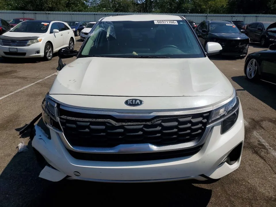 KNDEPCAA6M7197179 — 2021 KIA SELTOS photo 5