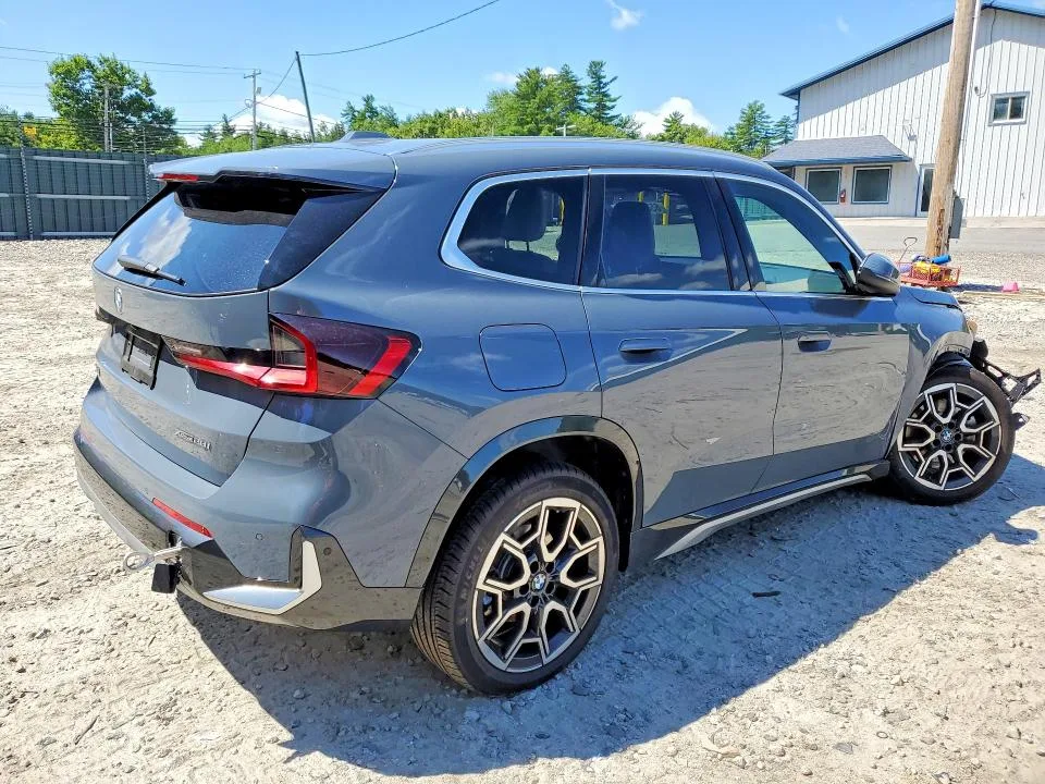 WBX73EF03S5290608 — 2025 BMW X1 photo 3