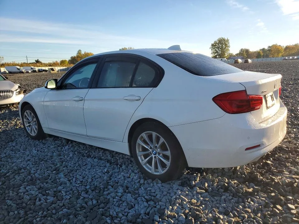 WBA8E5G32HNU43375 — 2017 BMW 320 photo 2