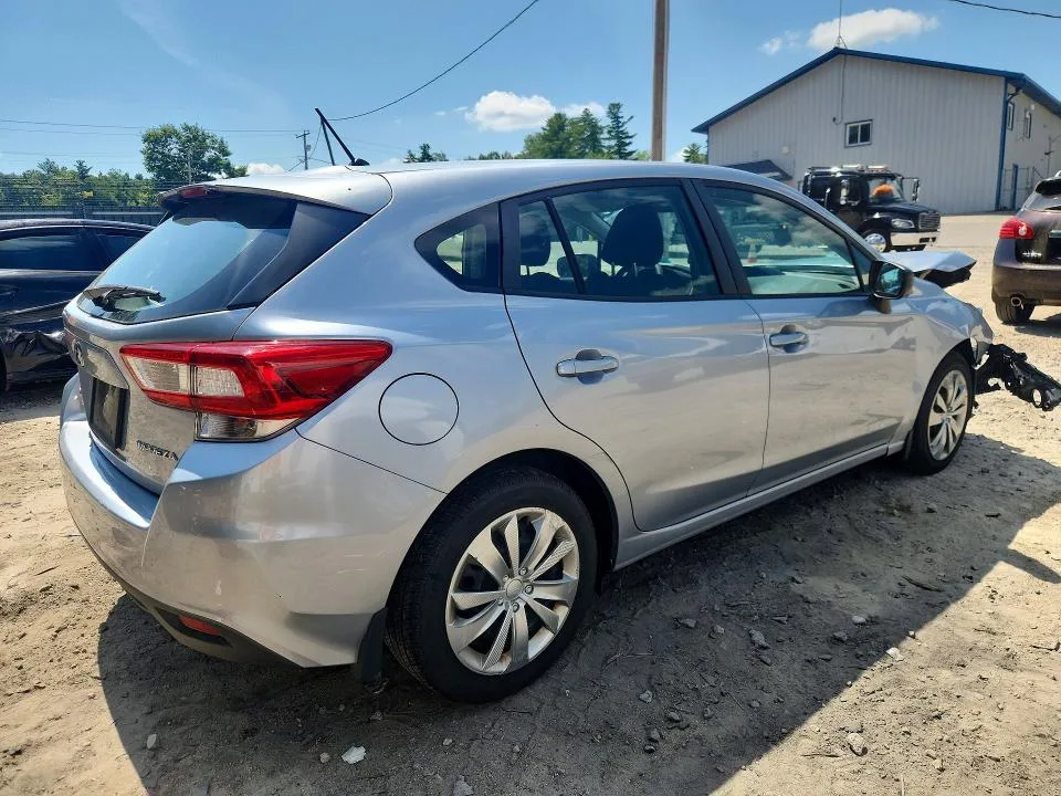 4S3GTAA68K3762752 — 2019 SUBARU IMPREZA photo 3