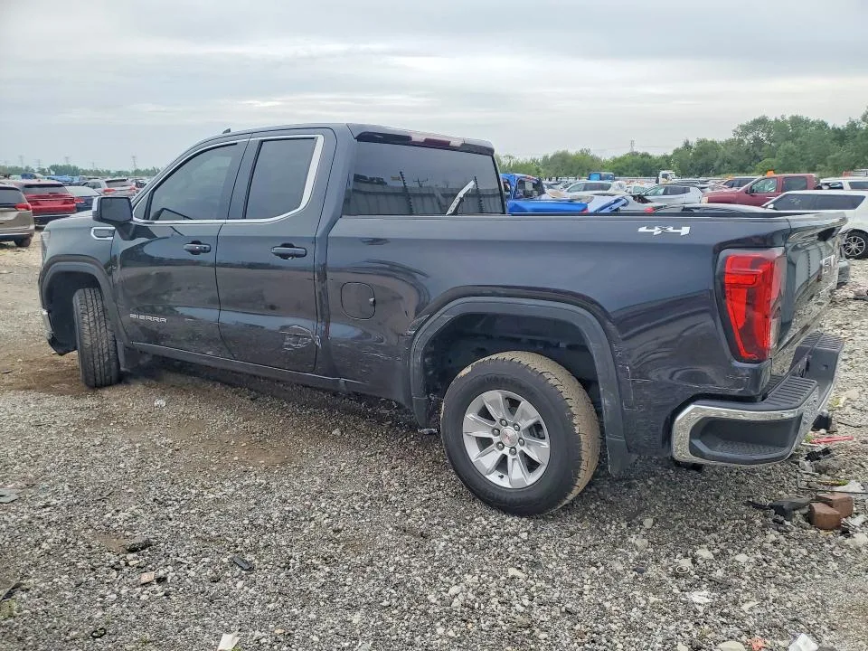 1GTRUBEK9PZ256273 — 2023 GMC SIERRA photo 2