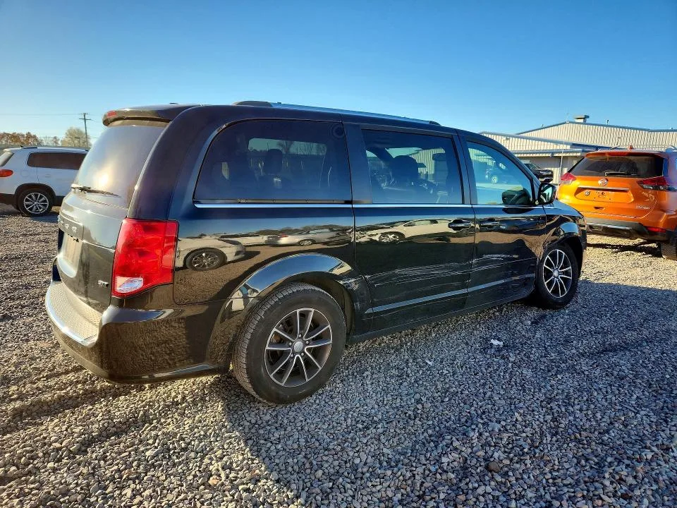 2C4RDGCG5HR631728 — 2017 DODGE GRAND CARAVAN photo 3