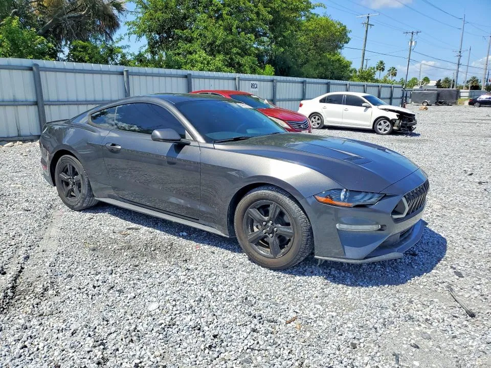 1FA6P8TH1J5179228 — 2018 FORD MUSTANG photo 4