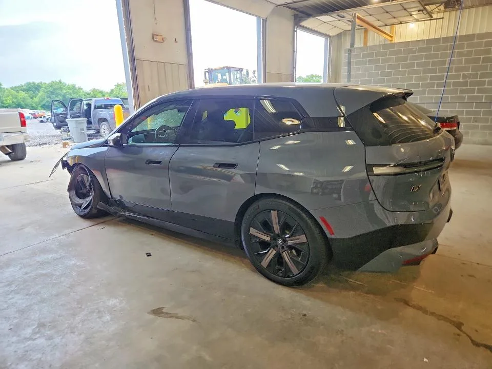 WB523CF01SCU17892 — 2023 BMW IX photo 2