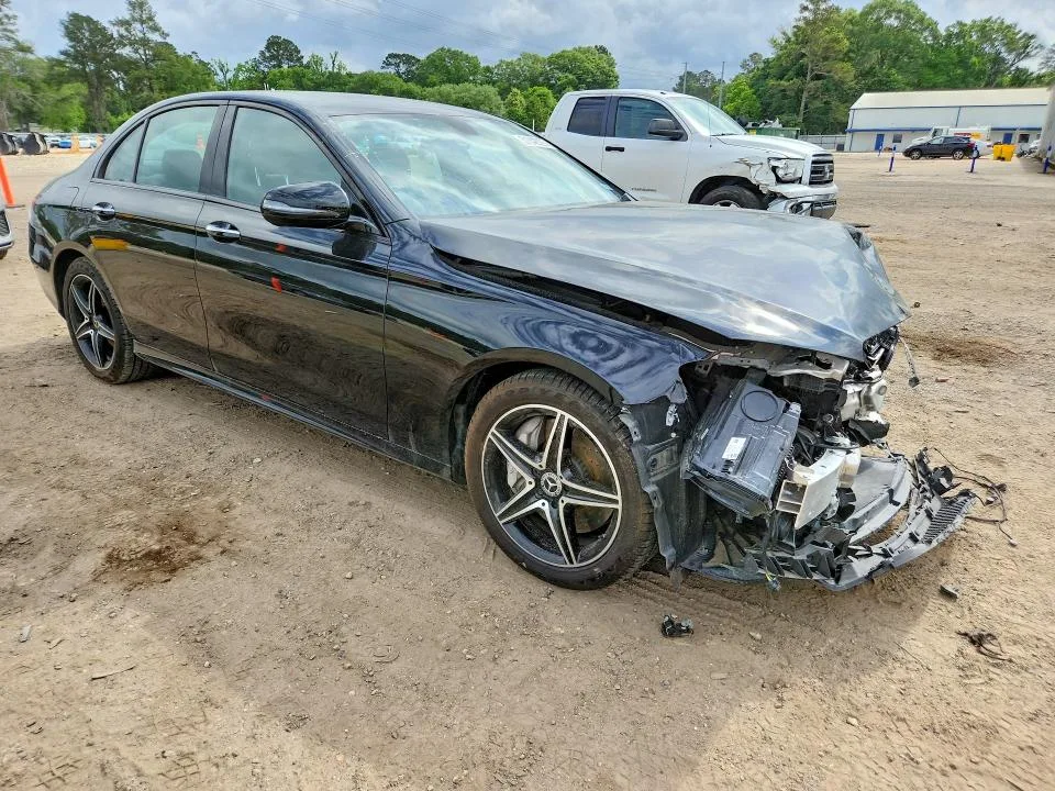 WDDZF4JB1JA339302 — 2018 MERCEDES-BENZ E photo 4