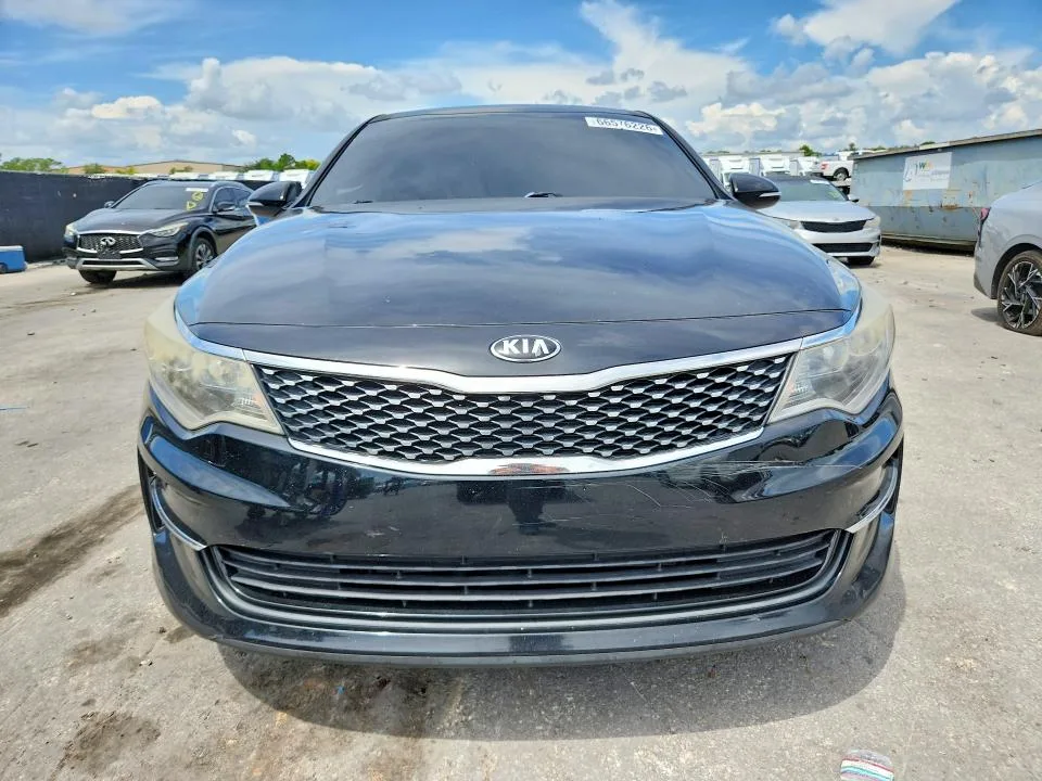 5XXGU4L38JG238260 — 2018 KIA OPTIMA photo 5