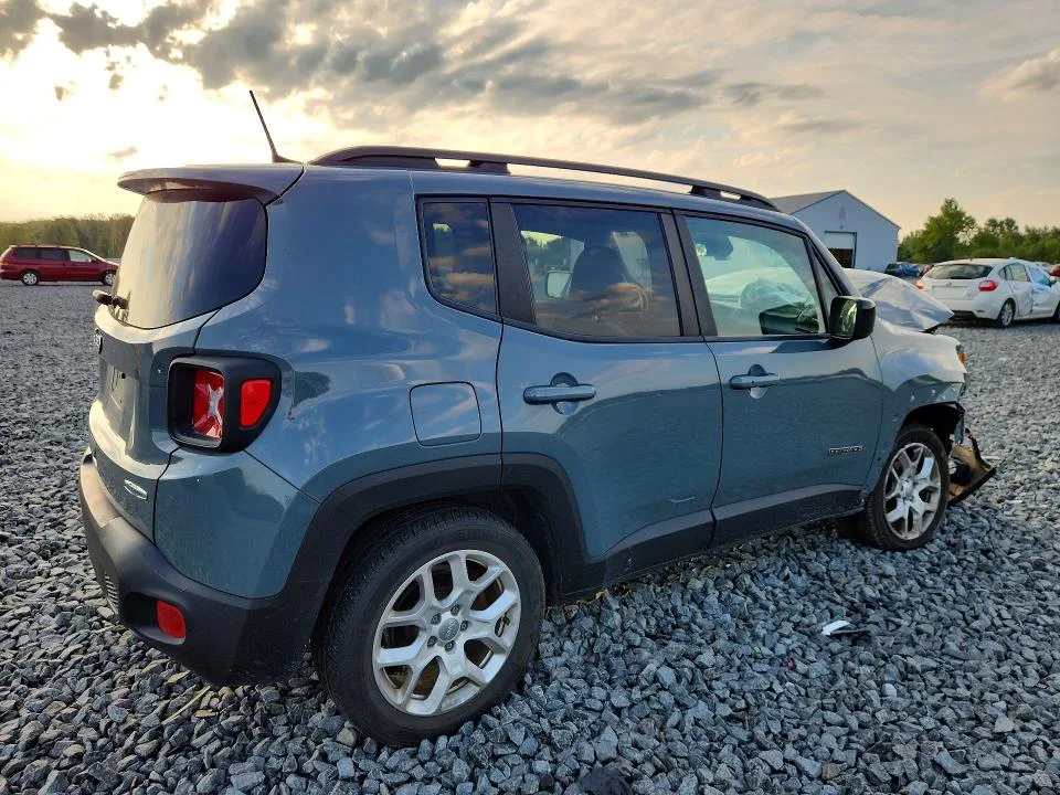 ZACCJBBB0JPJ54043 — 2018 JEEP RENEGADE photo 3