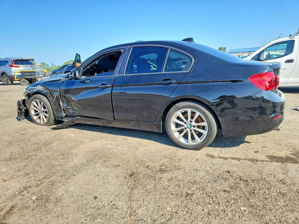 WBA8E5G53GNU21420 — 2016 BMW 320 photo 2