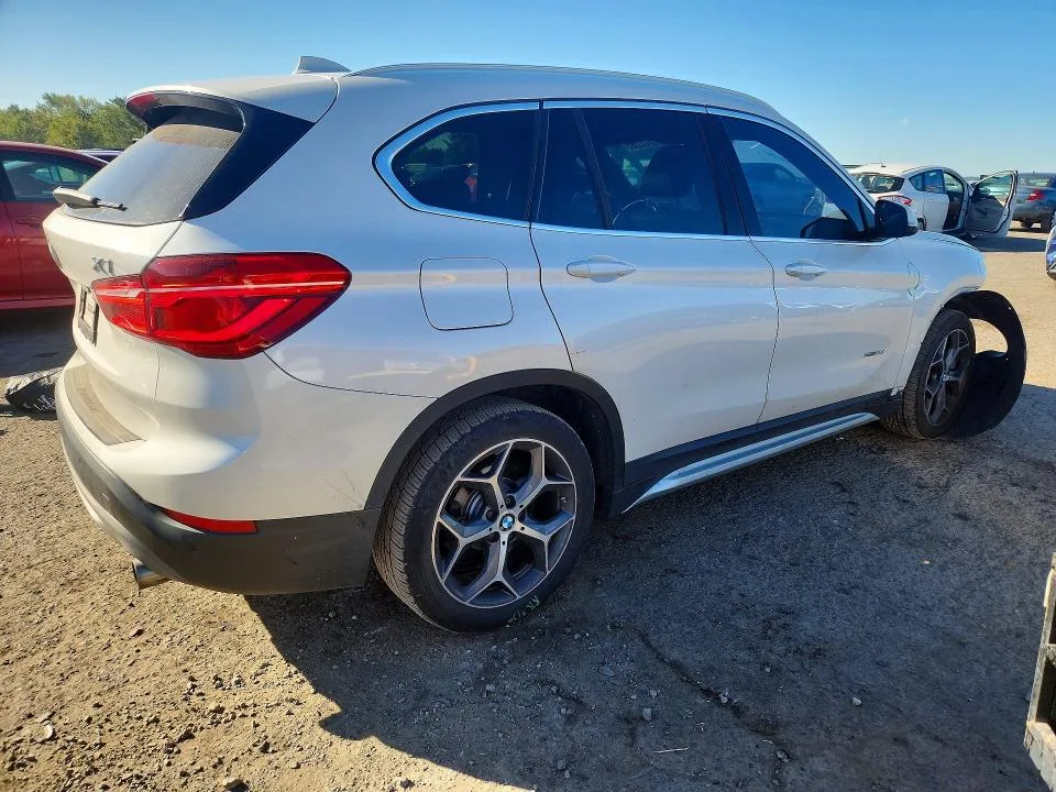 WBXHT3C38GP880306 — 2016 BMW X1 photo 3