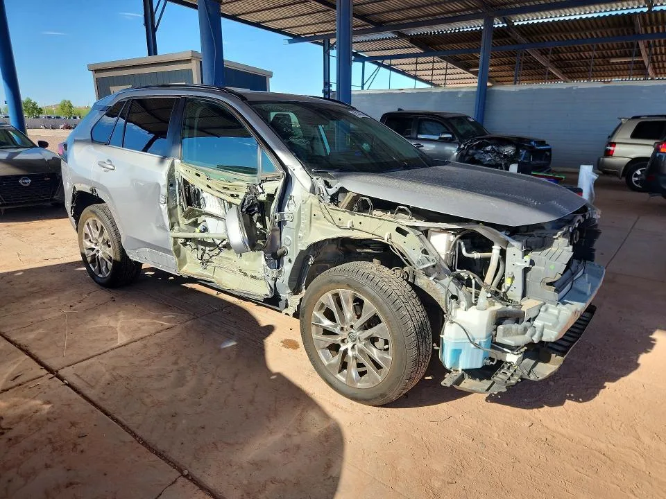 2T3A1RFV5LC068000 — 2020 TOYOTA RAV4 photo 4