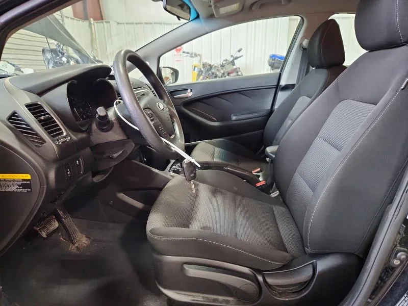 3KPFK4A76HE087929 — 2017 KIA FORTE photo 7