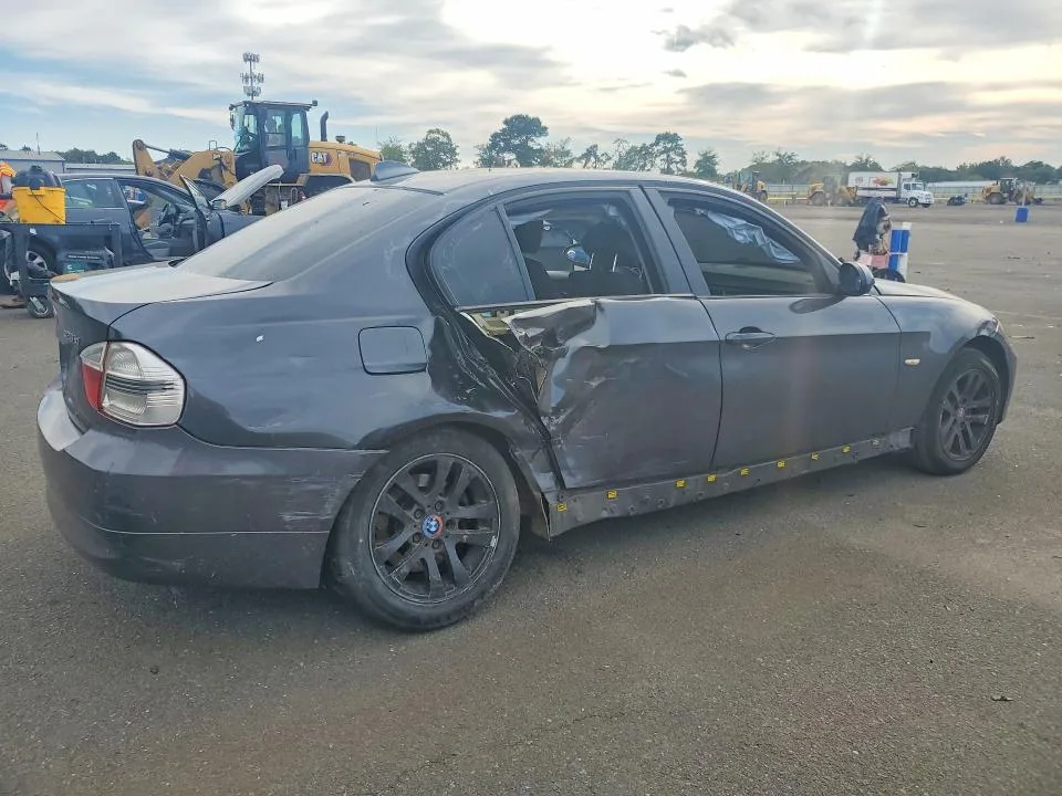 WBAVC73587KP31039 — 2007 BMW 328 photo 3