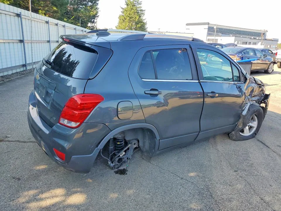 3GNCJLSB8HL284218 — 2017 CHEVROLET TRAX photo 3