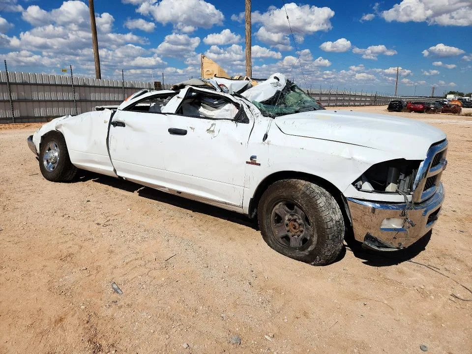 3C6UR5HL4HG589359 — 2017 RAM 2500 photo 4