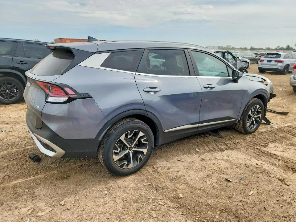 5XYK3CAF9PG032356 — 2023 KIA SPORTAGE photo 3