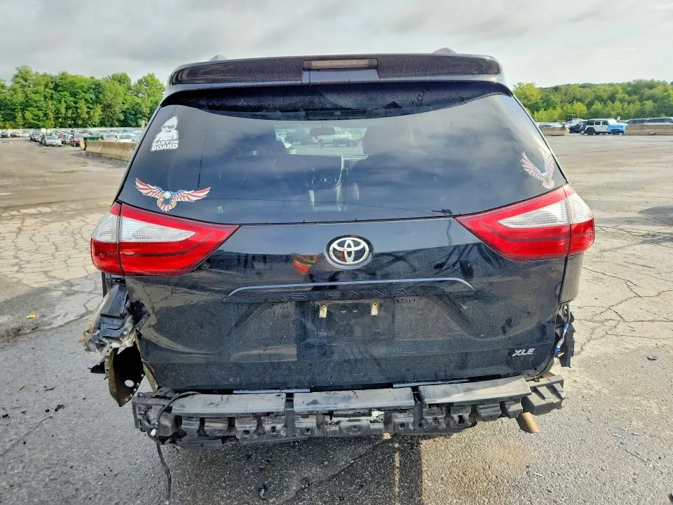 5TDYZ3DC8HS849137 — 2017 TOYOTA SIENNA photo 6