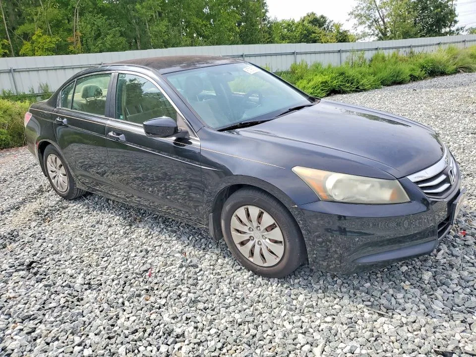 1HGCP2F39BA142884 — 2011 HONDA ACCORD photo 4