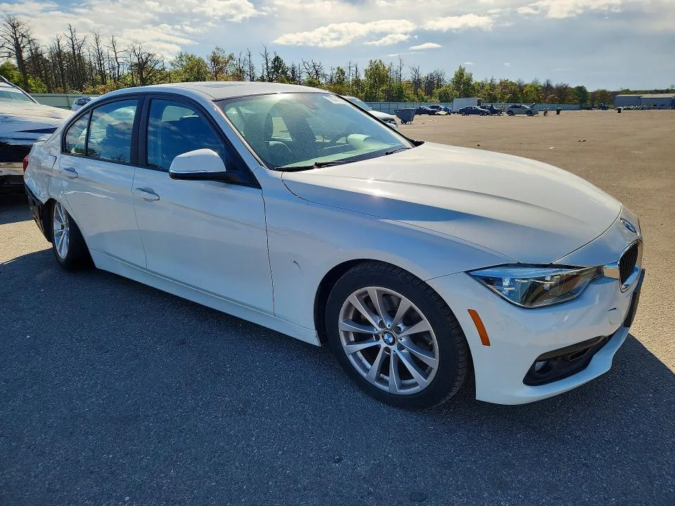 WBA8E5G53JNV03008 — 2018 BMW 320 photo 4