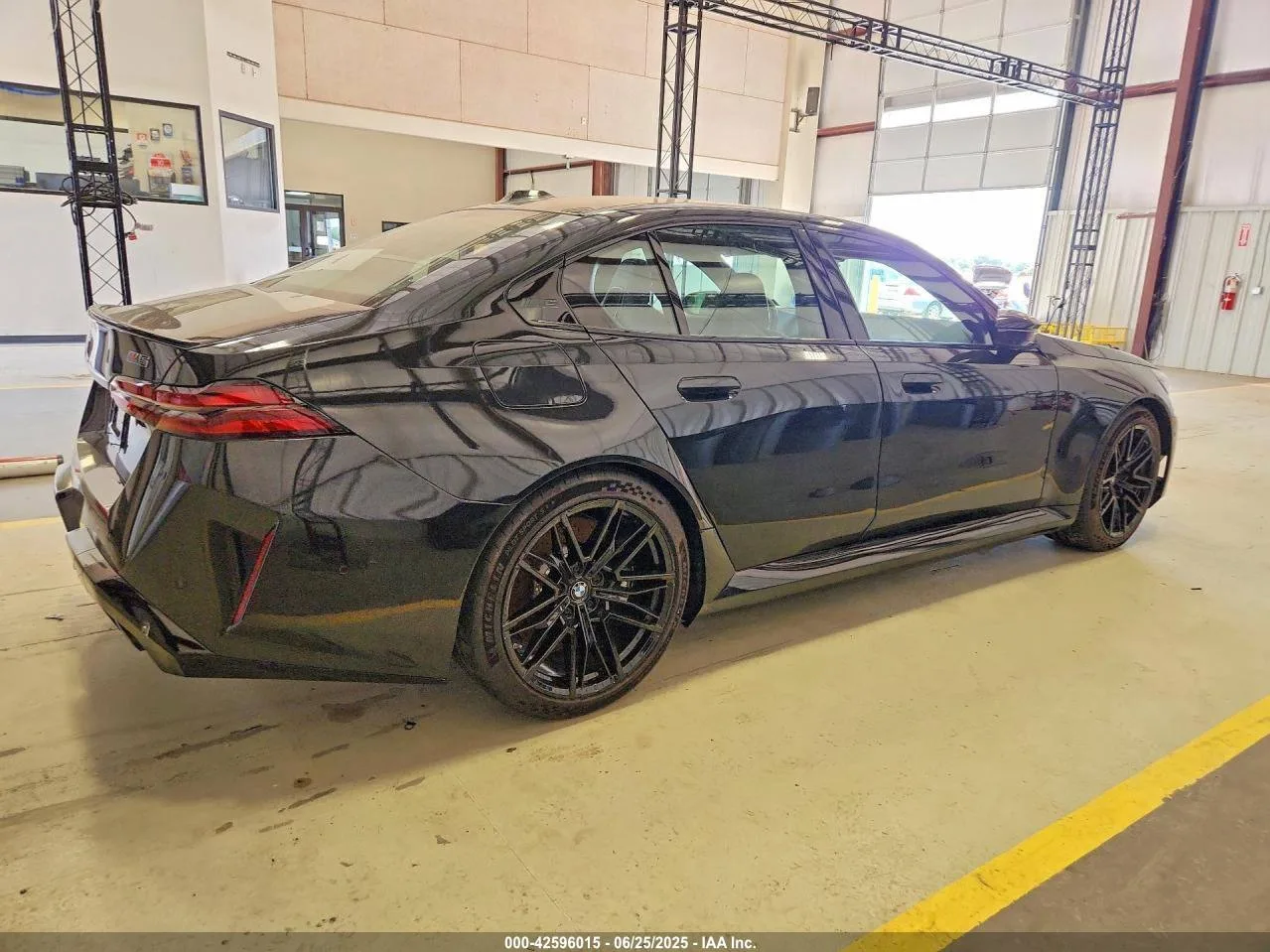 WBS83FK03SCU77171 — 2025 BMW M5 photo 2