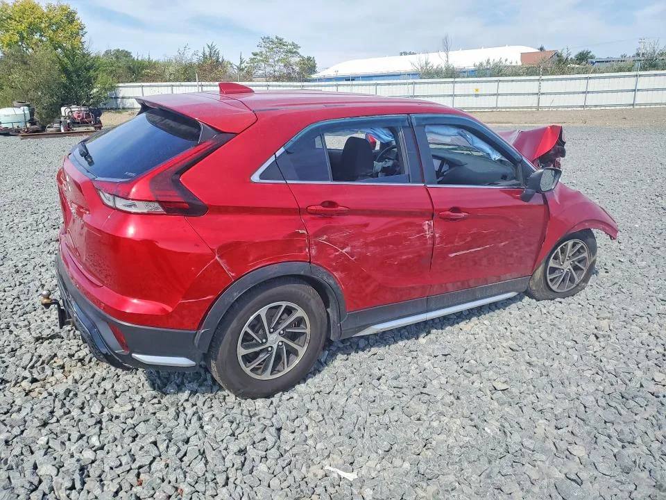 JA4ATUAA2NZ012819 — 2022 MITSUBISHI ECLIPSE CROSS photo 3